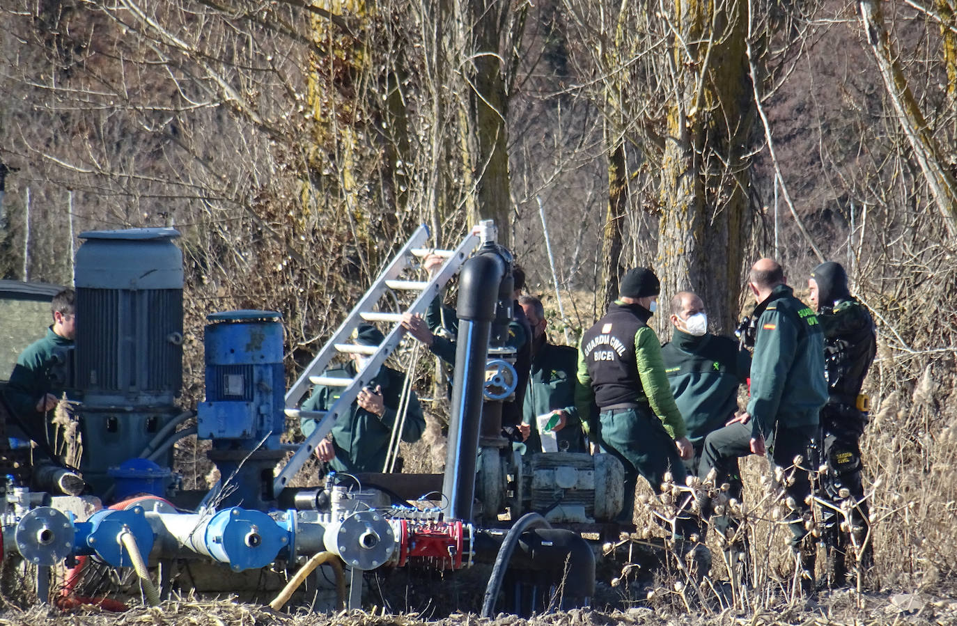 Fotos: Los Geas y guías caninos buscan a Esther López en pozos de Traspinedo