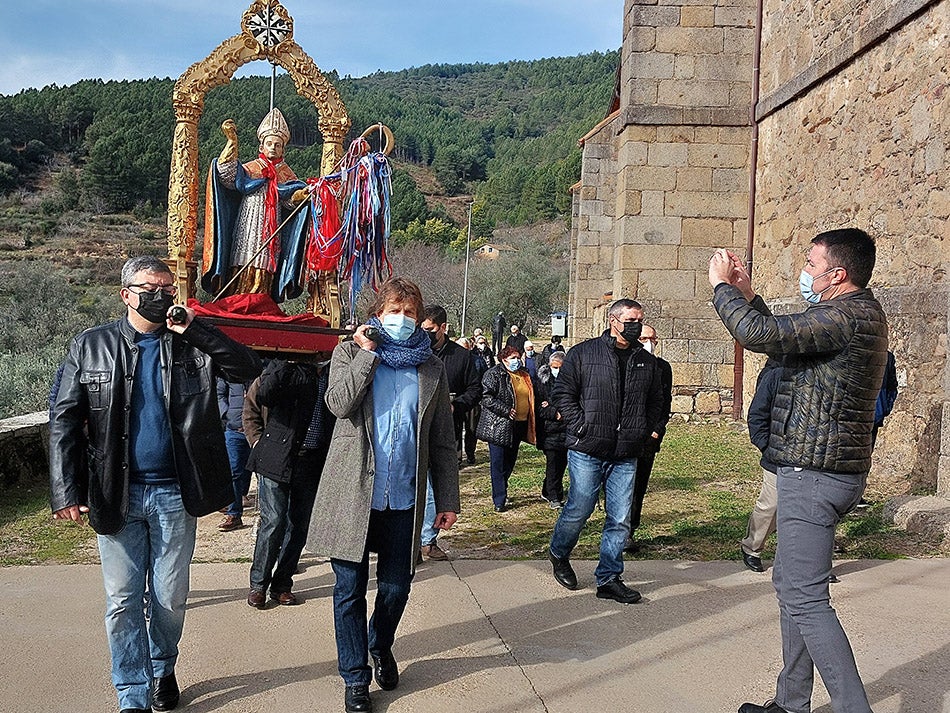 San Blas protege las gargantas de los vecinos de Herguijuela de la Sierra