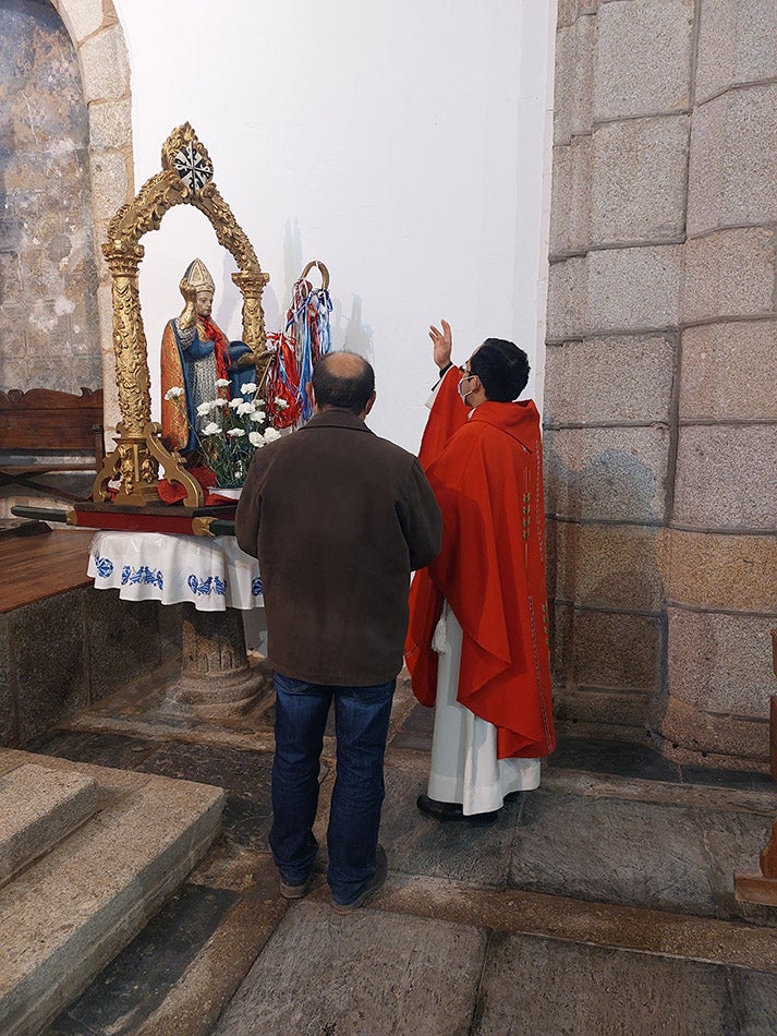 San Blas protege las gargantas de los vecinos de Herguijuela de la Sierra