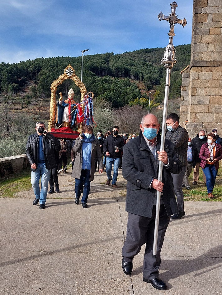 San Blas protege las gargantas de los vecinos de Herguijuela de la Sierra