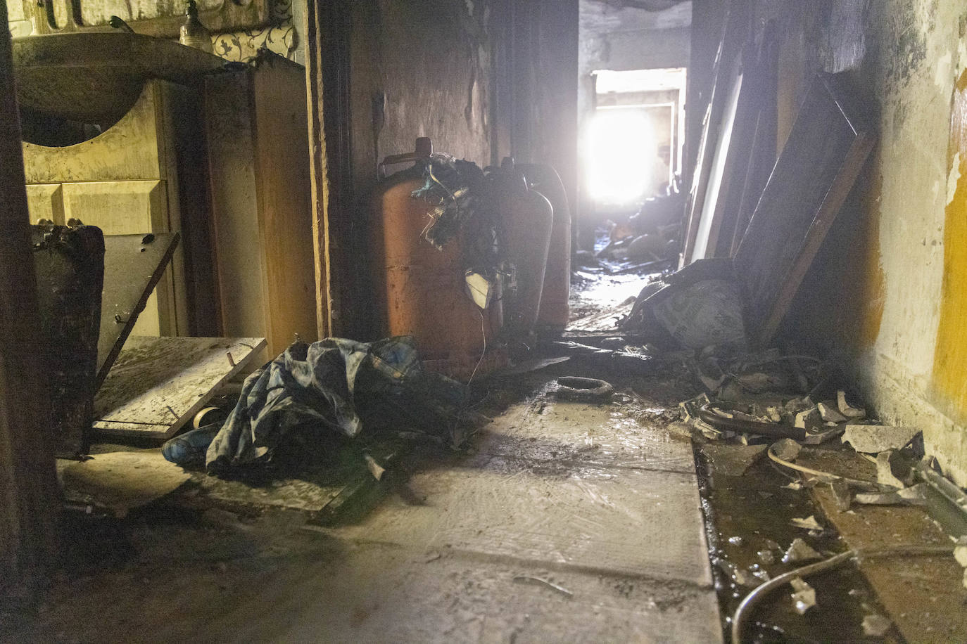 Fotos: Incendio en un piso de La Rondilla con un víctima mortal