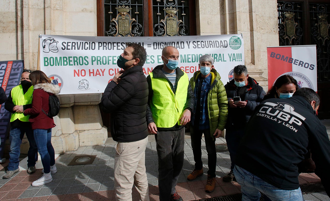 Los bomberos de Palencia exigen efectivos profesionales en la provincia