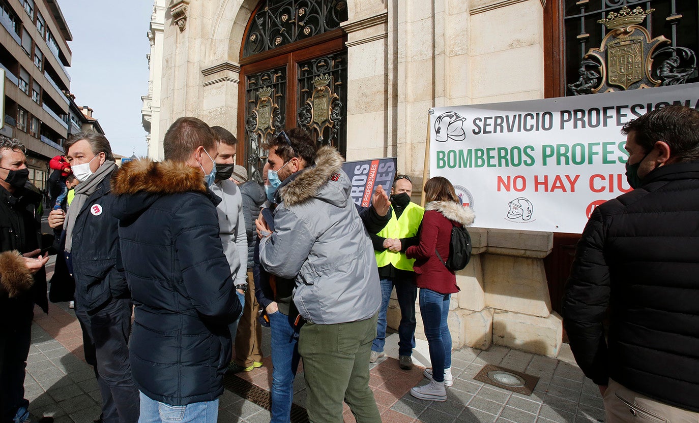 Los bomberos de Palencia exigen efectivos profesionales en la provincia