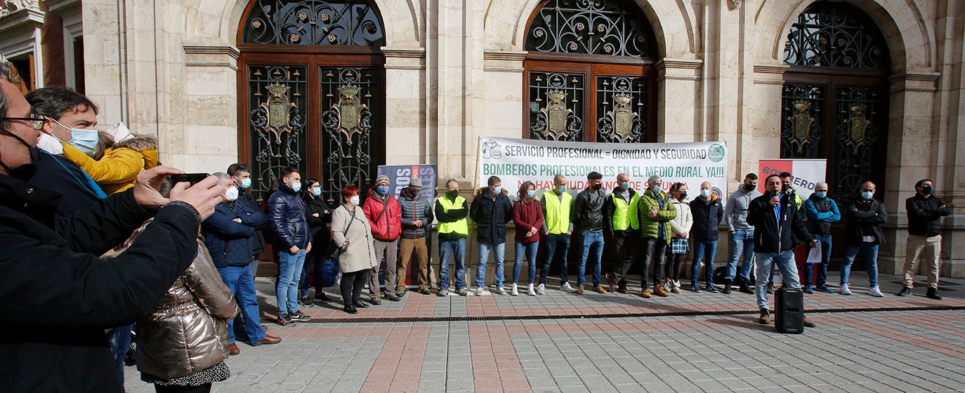 Los bomberos de Palencia exigen efectivos profesionales en la provincia