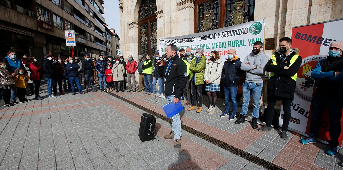 Los bomberos de Palencia exigen efectivos profesionales en la provincia