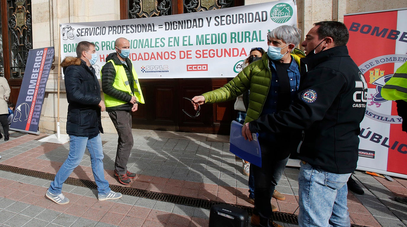 Los bomberos de Palencia exigen efectivos profesionales en la provincia