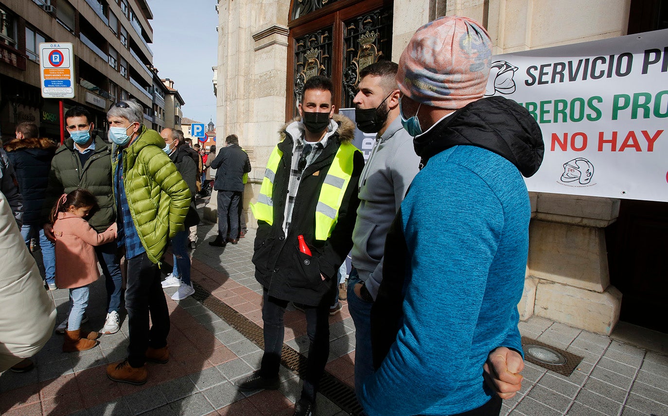 Los bomberos de Palencia exigen efectivos profesionales en la provincia