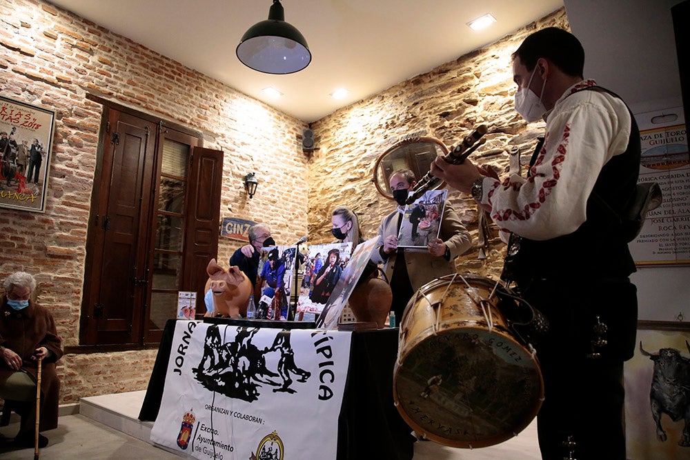 La exposición de enseres típicos y el pregón-homenaje inauguran las XXXVI Jornadas de la Matanza Típica de Guijuelo