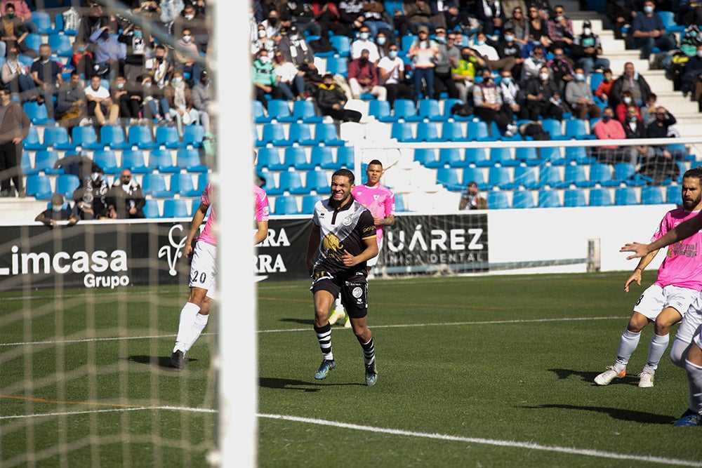 Unionistas golea al Talavera en otra comunión perfecta con el Reina Sofía y su afición (4-1)