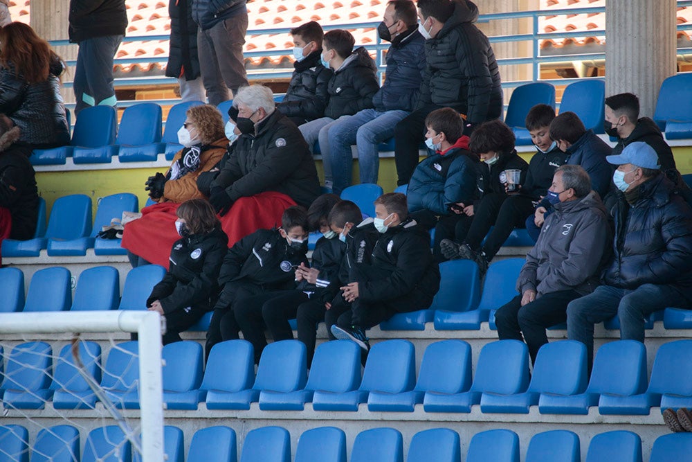 Unionistas golea al Talavera en otra comunión perfecta con el Reina Sofía y su afición (4-1)