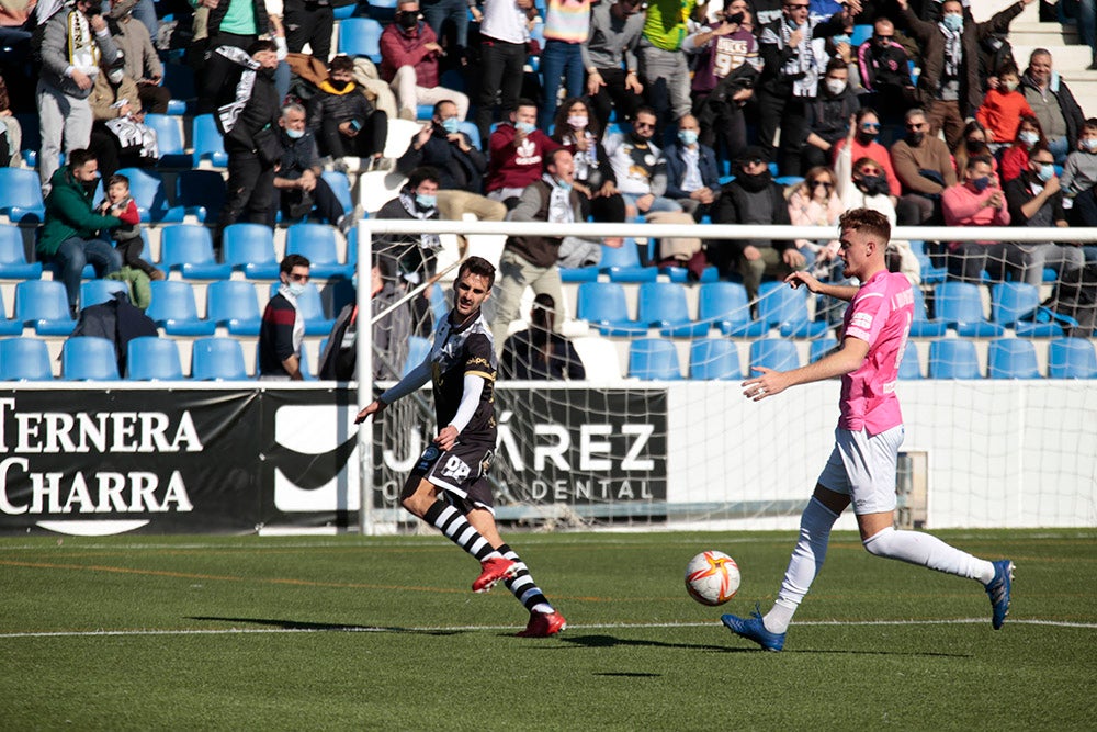 Unionistas golea al Talavera en otra comunión perfecta con el Reina Sofía y su afición (4-1)