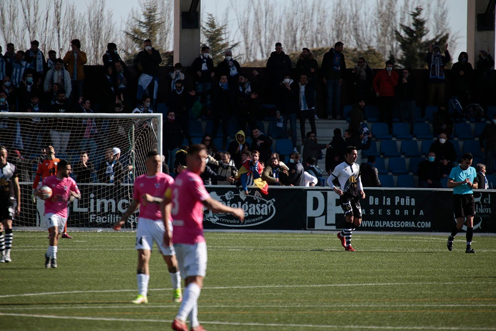 Unionistas golea al Talavera en otra comunión perfecta con el Reina Sofía y su afición (4-1)