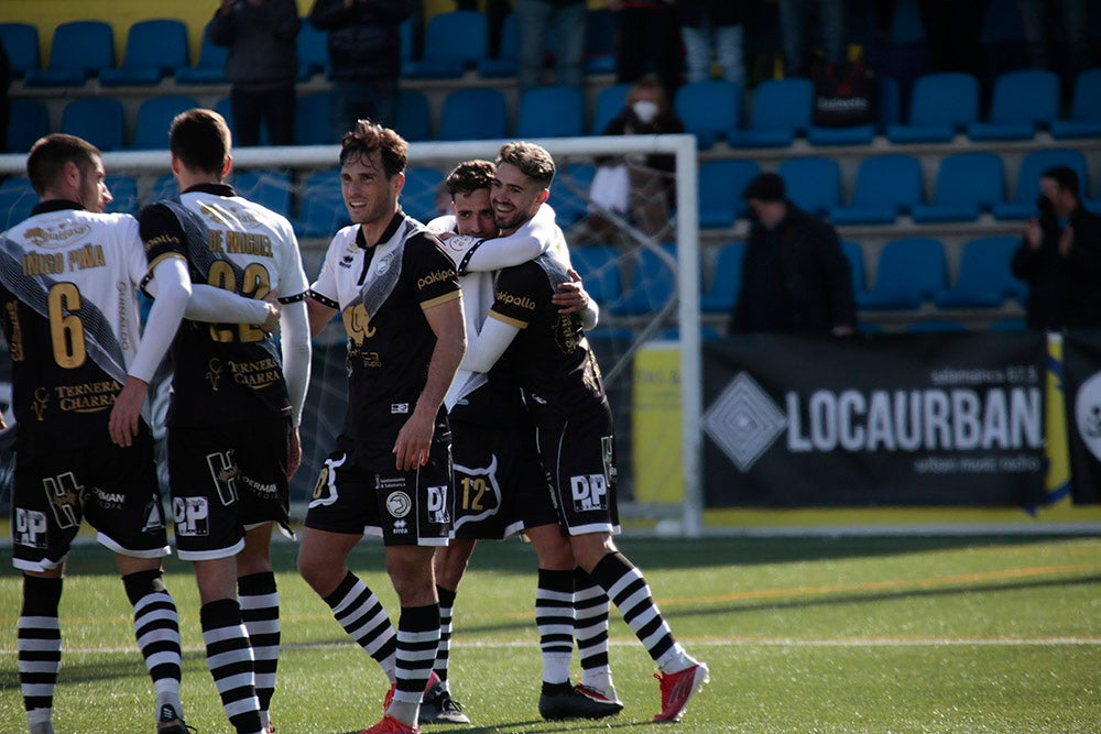 Unionistas golea al Talavera en otra comunión perfecta con el Reina Sofía y su afición (4-1)