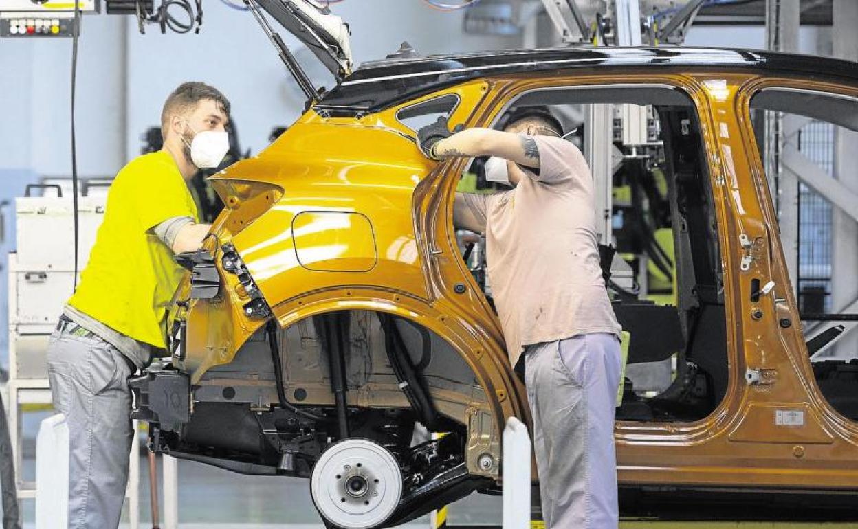 LÍnea de montaje del Renault Captur en Valladolid.