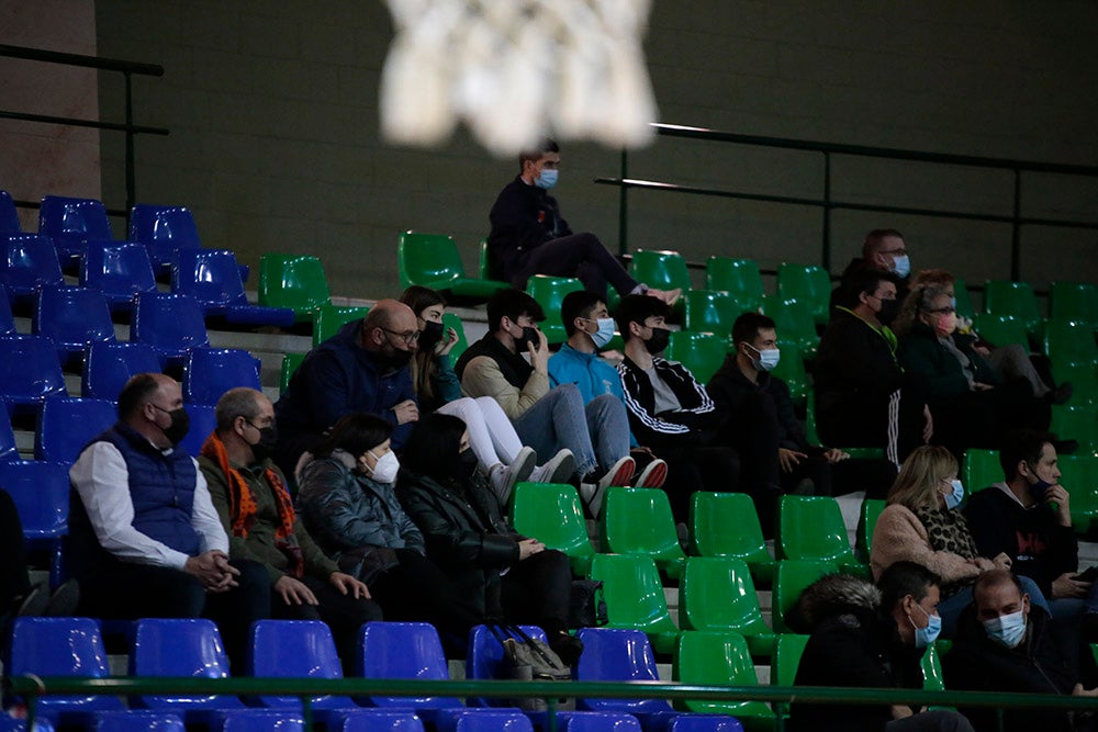 Un Aquimisa Carbajosa sin defensa ni rebote sigue hundiéndose un poco más en la tabla (73-81)