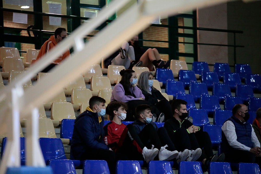 Un Aquimisa Carbajosa sin defensa ni rebote sigue hundiéndose un poco más en la tabla (73-81)