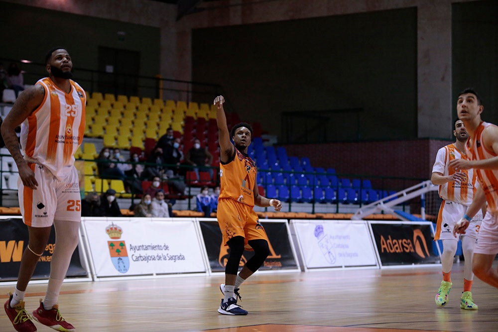 Un Aquimisa Carbajosa sin defensa ni rebote sigue hundiéndose un poco más en la tabla (73-81)