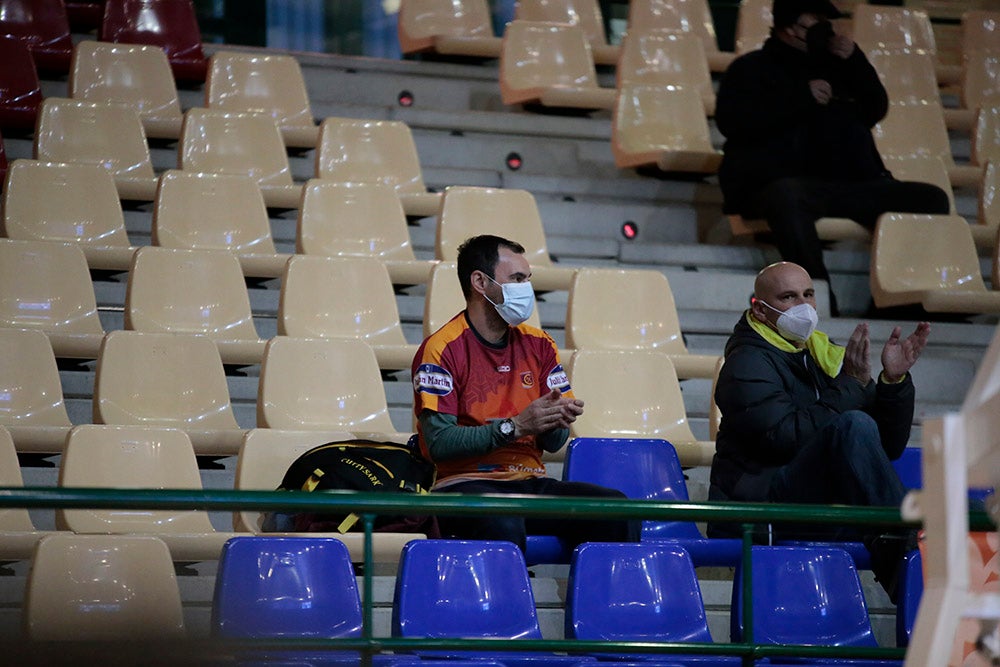 Un Aquimisa Carbajosa sin defensa ni rebote sigue hundiéndose un poco más en la tabla (73-81)