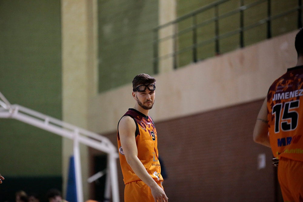 Un Aquimisa Carbajosa sin defensa ni rebote sigue hundiéndose un poco más en la tabla (73-81)