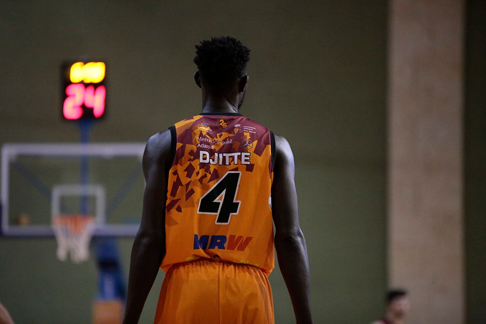 Un Aquimisa Carbajosa sin defensa ni rebote sigue hundiéndose un poco más en la tabla (73-81)