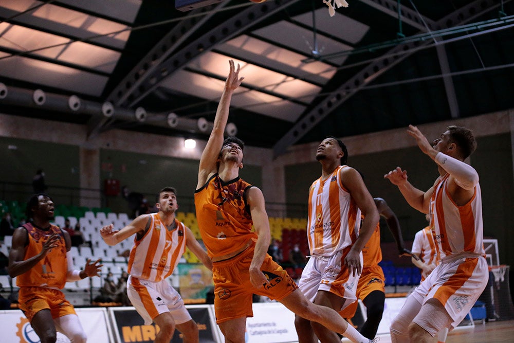 Un Aquimisa Carbajosa sin defensa ni rebote sigue hundiéndose un poco más en la tabla (73-81)