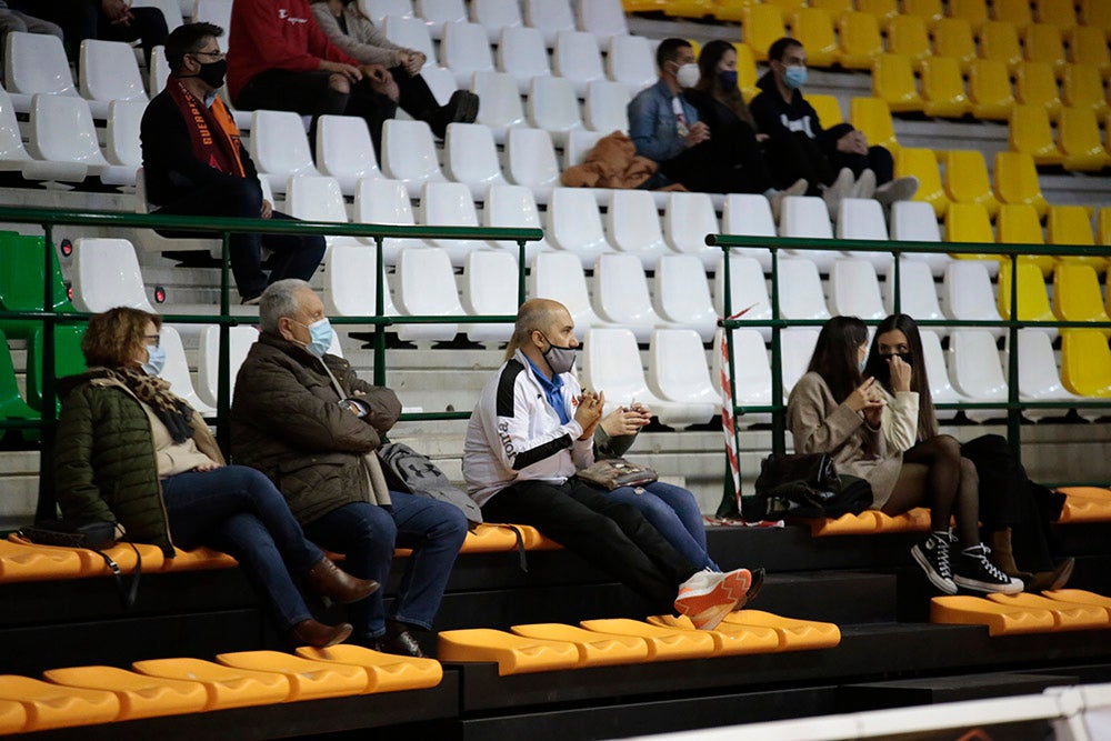 Un Aquimisa Carbajosa sin defensa ni rebote sigue hundiéndose un poco más en la tabla (73-81)