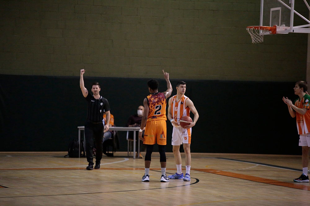 Un Aquimisa Carbajosa sin defensa ni rebote sigue hundiéndose un poco más en la tabla (73-81)