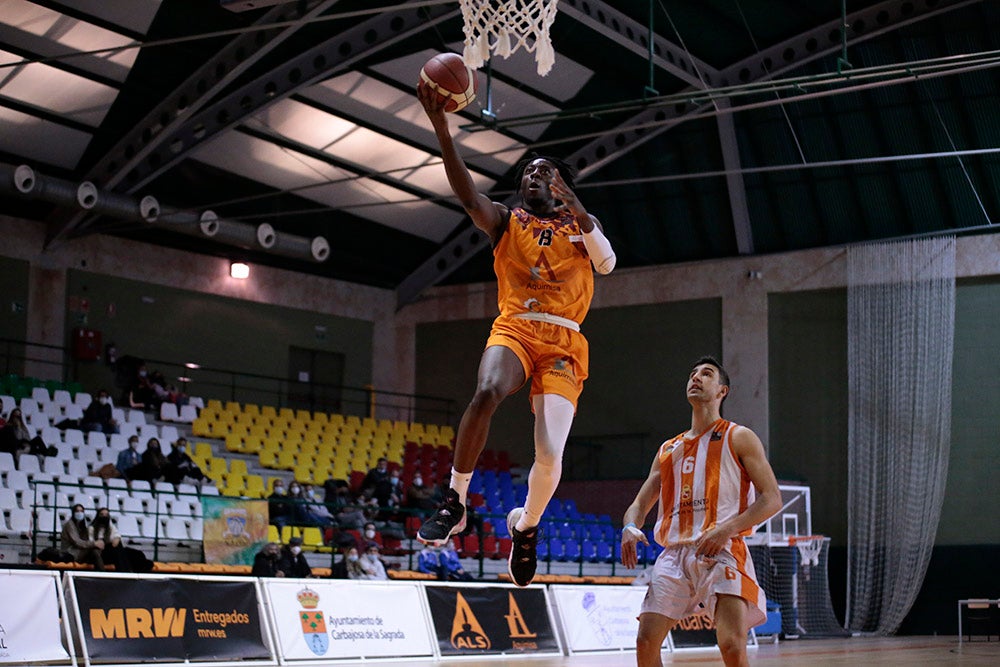 Un Aquimisa Carbajosa sin defensa ni rebote sigue hundiéndose un poco más en la tabla (73-81)
