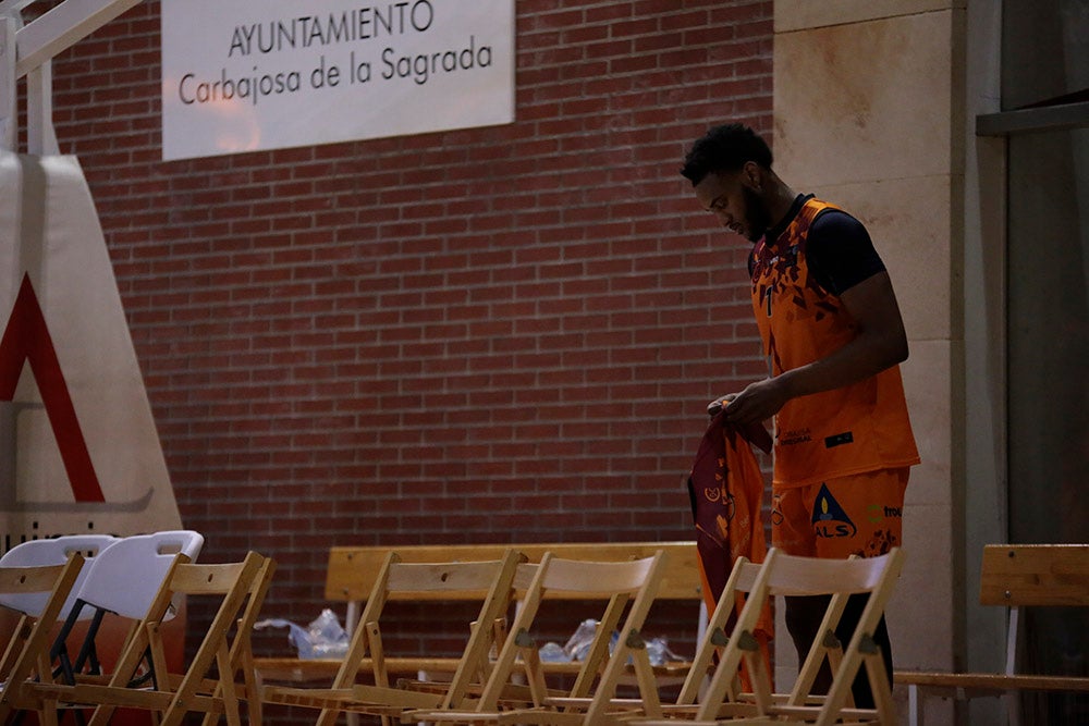 Un Aquimisa Carbajosa sin defensa ni rebote sigue hundiéndose un poco más en la tabla (73-81)