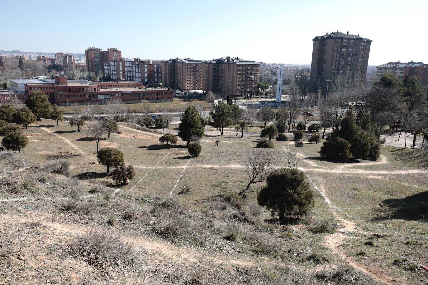 Fotos: Marcas para la construcción de uno de los ascensores de Parquesol