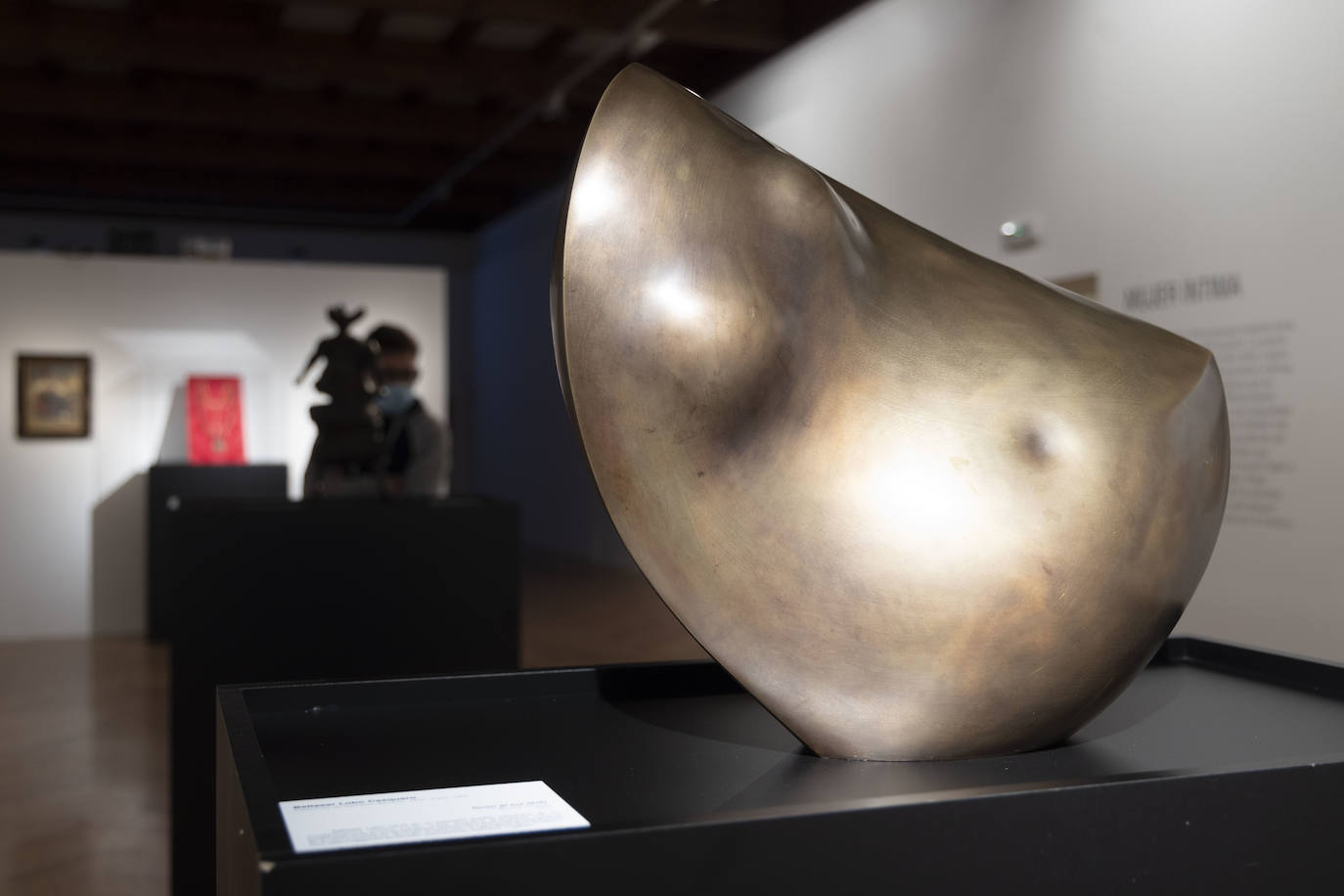 Varios momentos en la exposición 'Femenino rural', en la sala de la Pasión. 