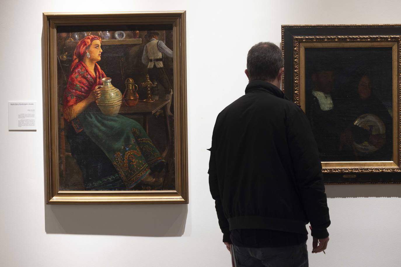 Varios momentos en la exposición 'Femenino rural', en la sala de la Pasión. 