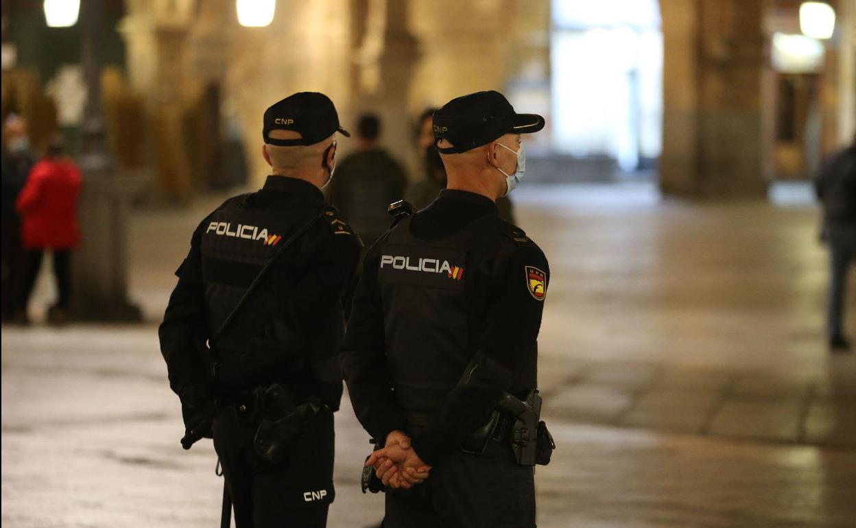 Agentes de la Policía Nacional. 