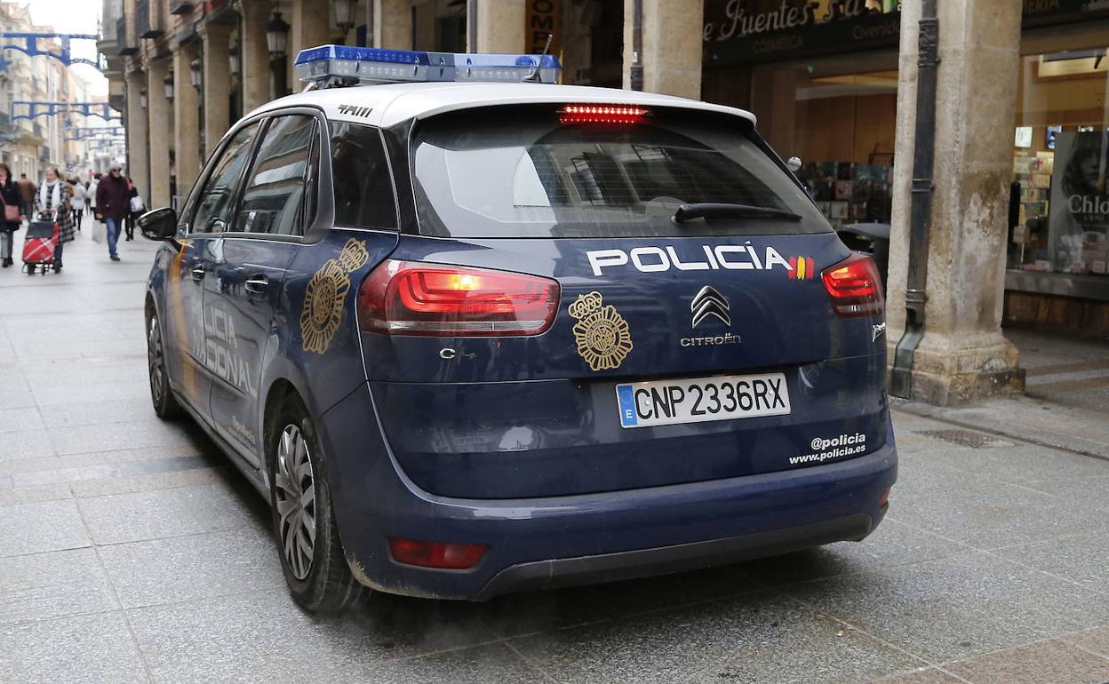 Vehículo de la Policía Nacional. 