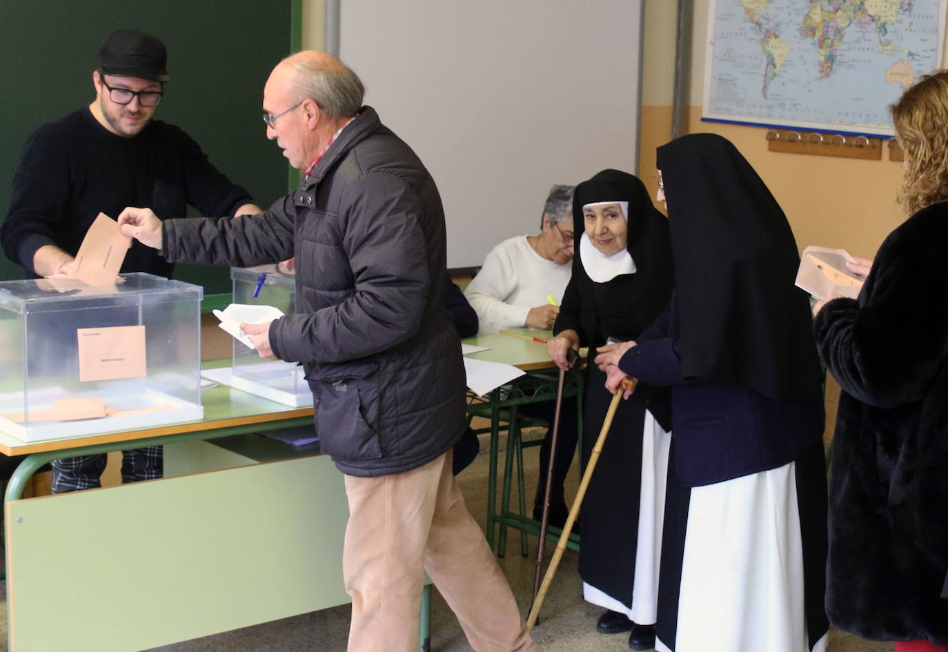 Votación en las elecciones de 2019 en un colegio segoviano.