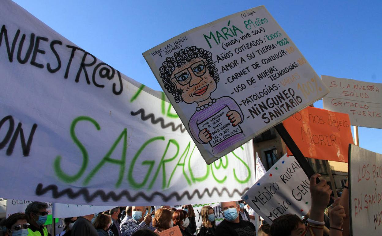 Protestas, en septiembre de 2021, por la asistencia sanitaria en Segovia.