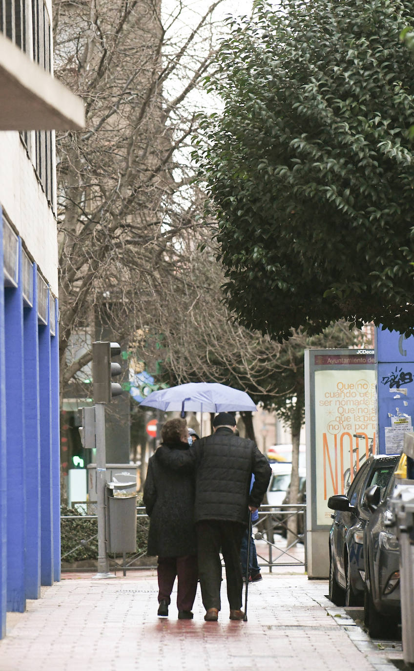 La lluvia hace su aparición durante la jornada electoral. 