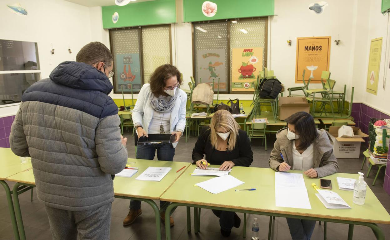 Un momento de la votación en Segovia capital. 