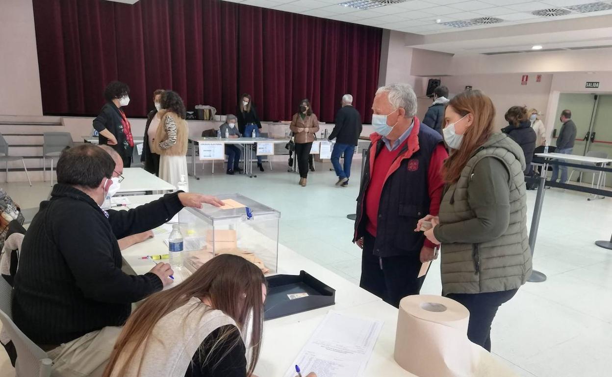 Votación en Palazuelos de Eresma (Segovia).