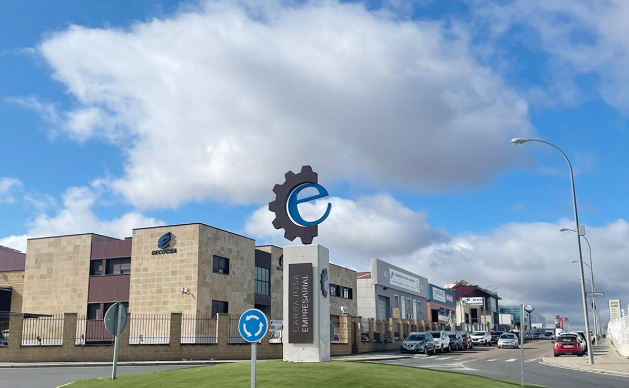 La nueva escultura colocada en la rotonda. 