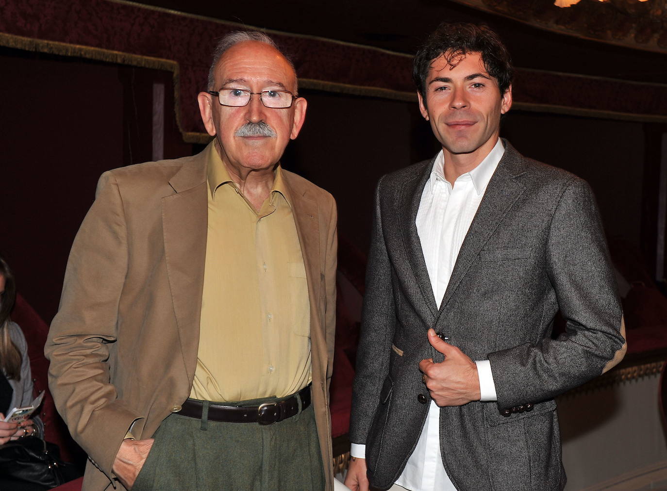 El actor Juan Antonio Quintana y el también actor y director Carlos Recio en la Gala de Clausura de la 59 Seminci en 2014.