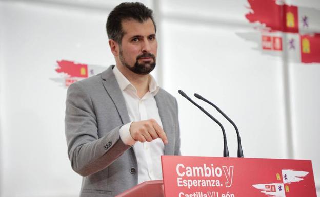 Luis Tudanca, durante su comparecencia ante los medios. 