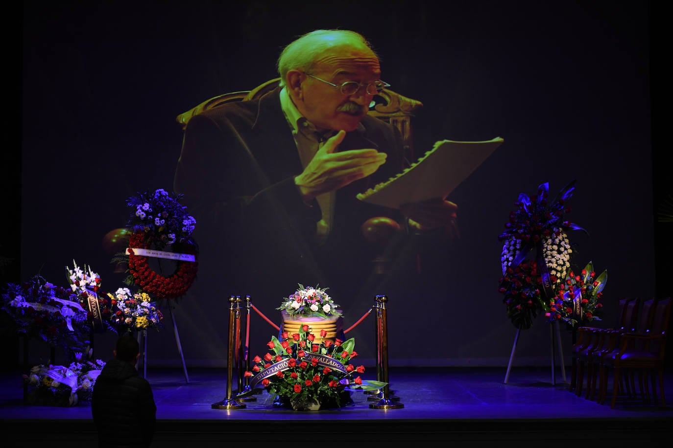 Fotos: La capilla ardiente de Juan Antonio Quintana en el Teatro Zorrilla de Valladolid