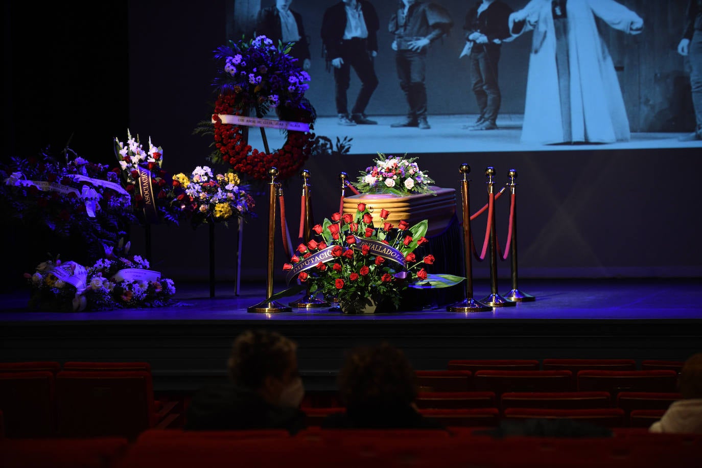 Fotos: La capilla ardiente de Juan Antonio Quintana en el Teatro Zorrilla de Valladolid