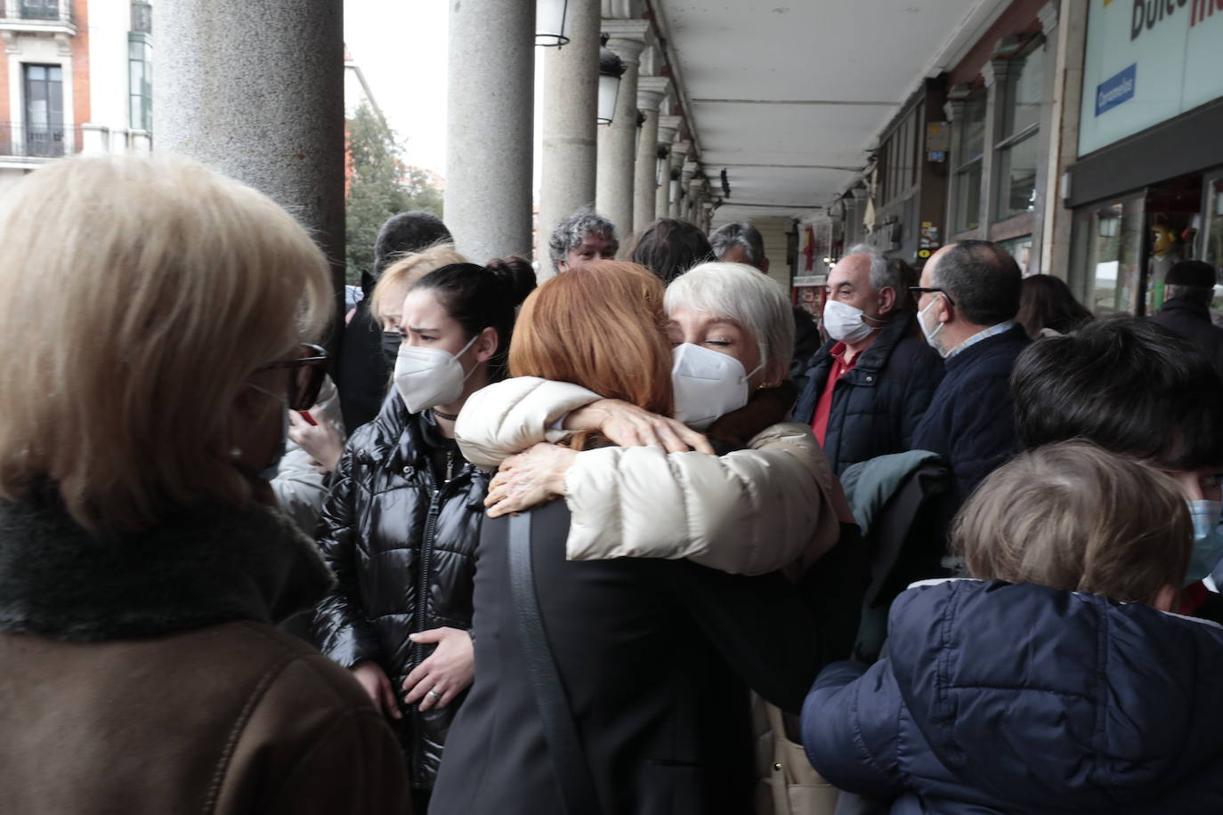 Fotos: Capilla ardiente de Juan Antonio Quintana en el Teatro Zorrilla (1/2)