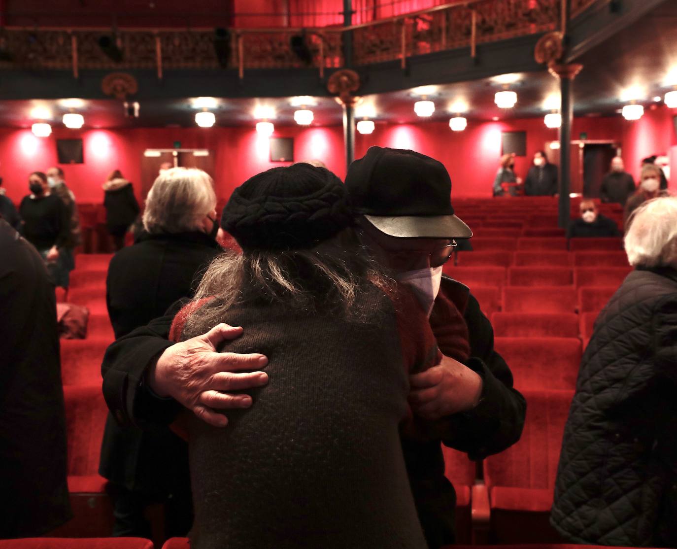 Fotos: Capilla ardiente de Juan Antonio Quintana en el Teatro Zorrilla (1/2)