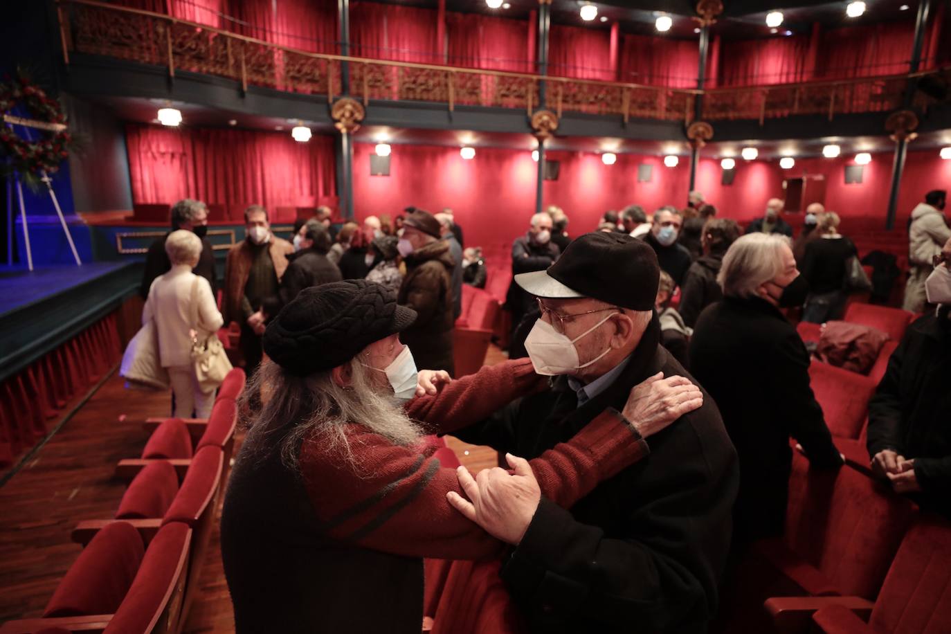 Fotos: Capilla ardiente de Juan Antonio Quintana en el Teatro Zorrilla (2/2)