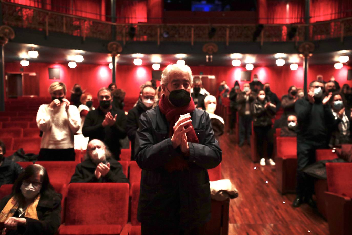 Fotos: Capilla ardiente de Juan Antonio Quintana en el Teatro Zorrilla (2/2)