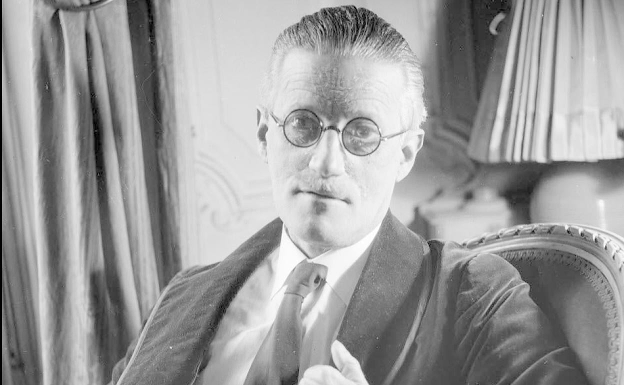 Jamez Joyce, fotografiado en París en 1934.