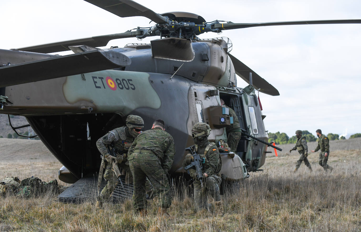 Fotos: Maniobras militares en la base Renedo-Cabezón (2/2)